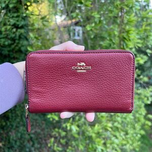 COACH Women's Medium Id Zip-Around Wallet Burgundy Pebbled Leather